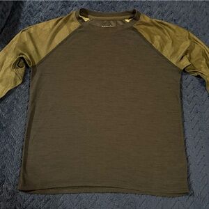 Boys Old Navy Size 8 3/4 camo sleeve